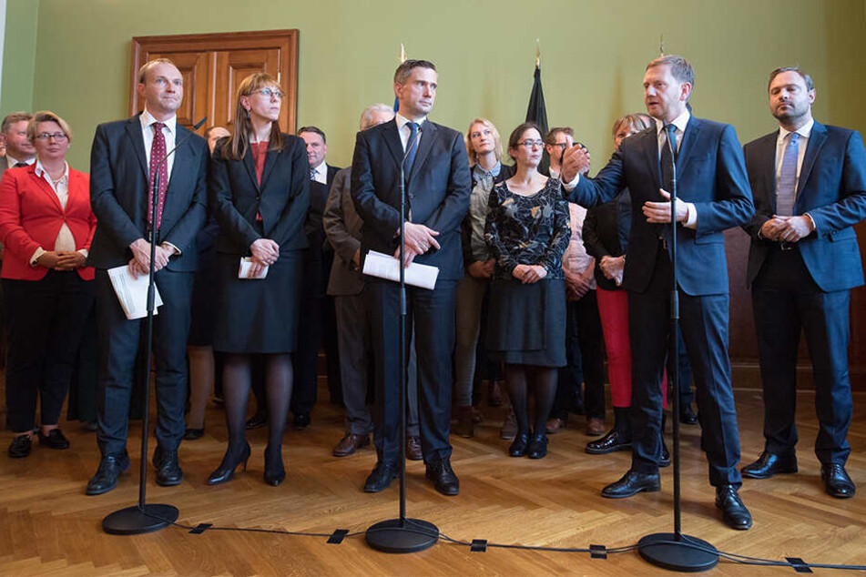 Genug sondiert, nun geht es in die Koalitionsverhandlungen. Und sie stehen an der Spitze: Wolfram Günther (46, Grüne), Katja Meier (40, Grüne), Martin Dulig (45, SPD), Michael Kretschmer (44, CDU, v.l.).