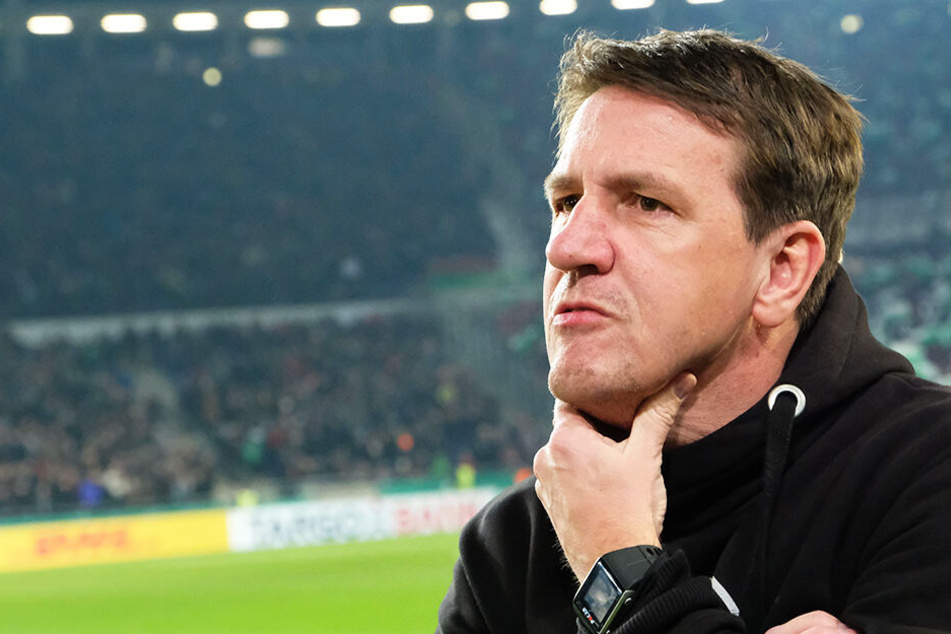 Ex-Hannover-Coach Daniel Stendel soll in England im Spielertunnel attackiert worden sein.