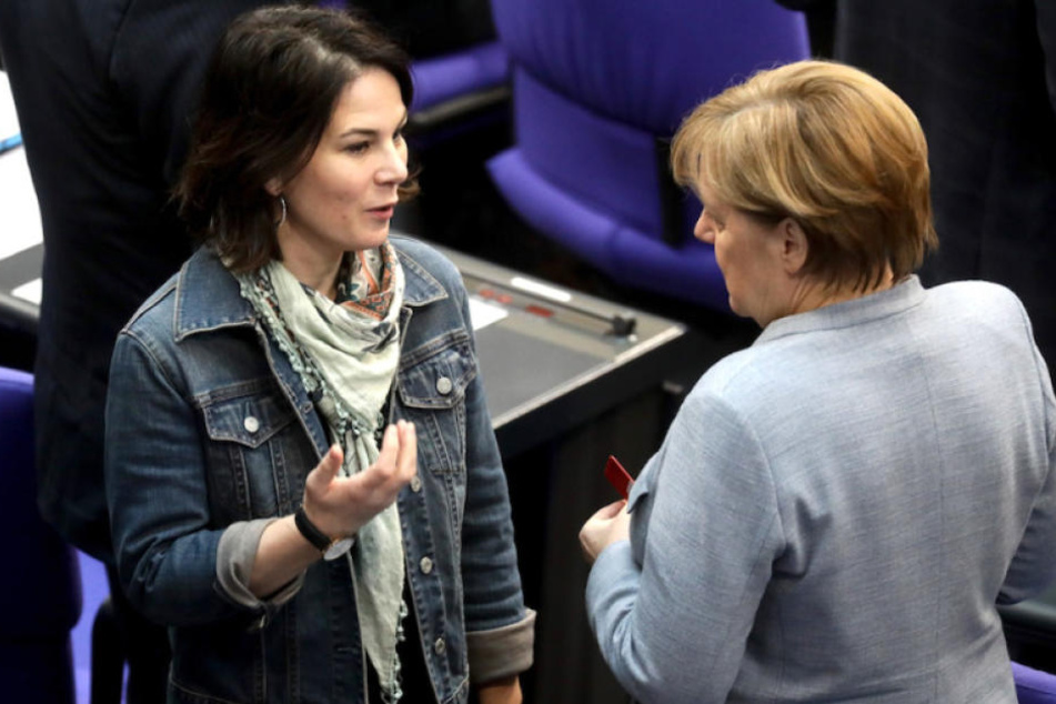 Annalena Baerbock (37) kritisiert Union und Kanzlerin Merkel (63, CDU) scharf.
