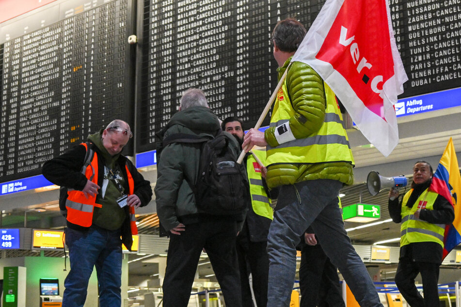 Im Laufe der aktuellen Tarif-Auseinandersetzung hat die Gewerkschaft Verdi den Frankfurter Flughafen bereits im Februar bestreikt.