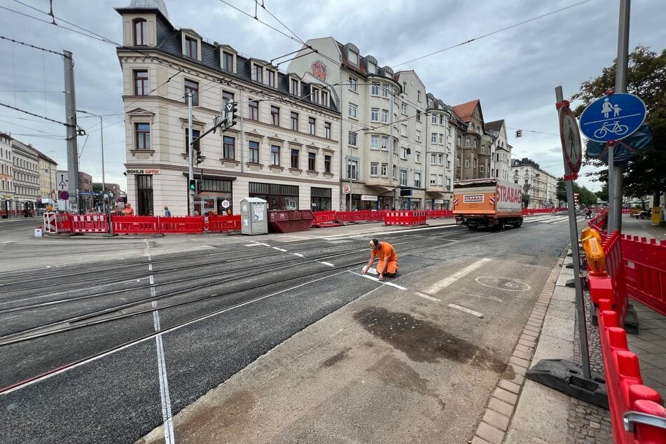 Bis Mitte September werden Restarbeiten gemacht. Die Straßenbahnen fahren aber schon wieder.