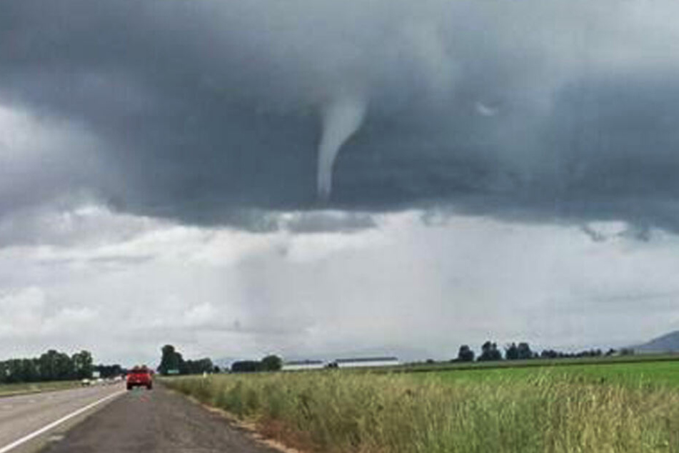 Eine trichterförmige Wolke auf der I-10 bei Marianna.
