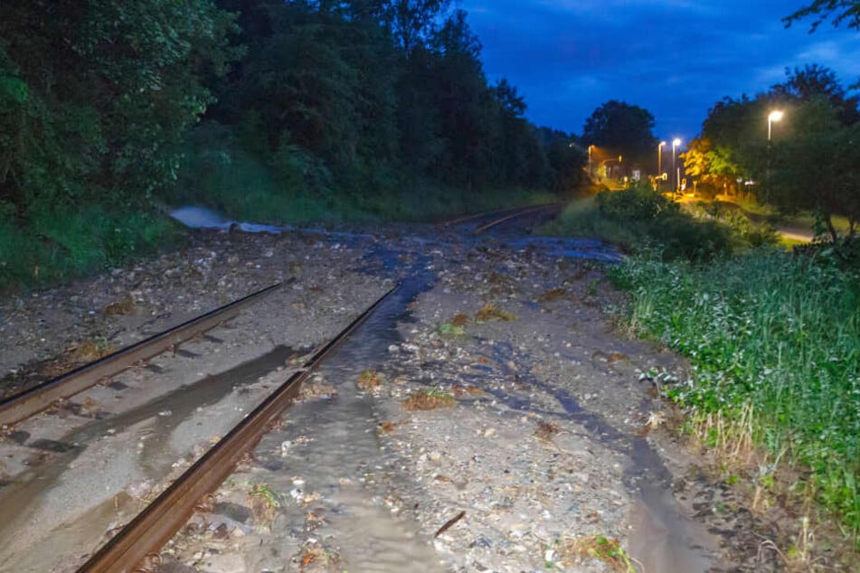 Bei einem schweren Unwetter Ende Mai waren die Gleise teilweise Über- und unterspült worden.