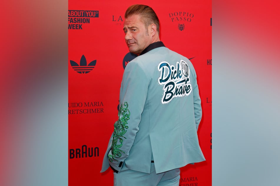 Sasha (53) alias Dick Brave ist der Mitternachtsact beim SemperOpernball.