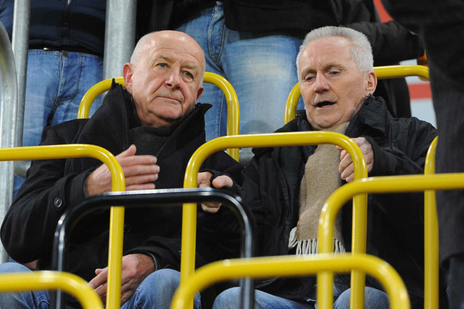 Zwei ehemalige Dynamo-Profis auf der Tribüne: Hansi Kreische und Reinhard Häfner.