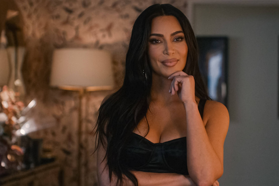 Kim Kardashian gets positively evil as the "no-nonsense" publicist Siobhan Corbyn in American Horror Story: Delicate Part Two.