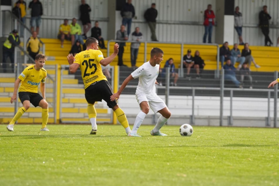 Noah Tänzer (18, r.) erzielte in Bayreuth das 3:1. Vier Tage zuvor hatte der 18-Jährige gegen Fürth II. zum 2:1-Sieg getroffen.