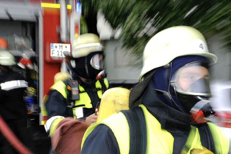 Wenn die Feuerwehr ausrückt, fallen Kosten an. Wer muss dafür bezahlen? (Symbolbild)