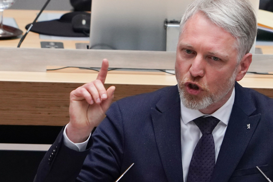 Sebastian Scheel (45, Die Linke), Senator für Stadtentwicklung und Wohnen, will ganz Berlin per Rechtsverordnung als Gebiet mit angespanntem Wohnungsmarkt ausweisen lassen.