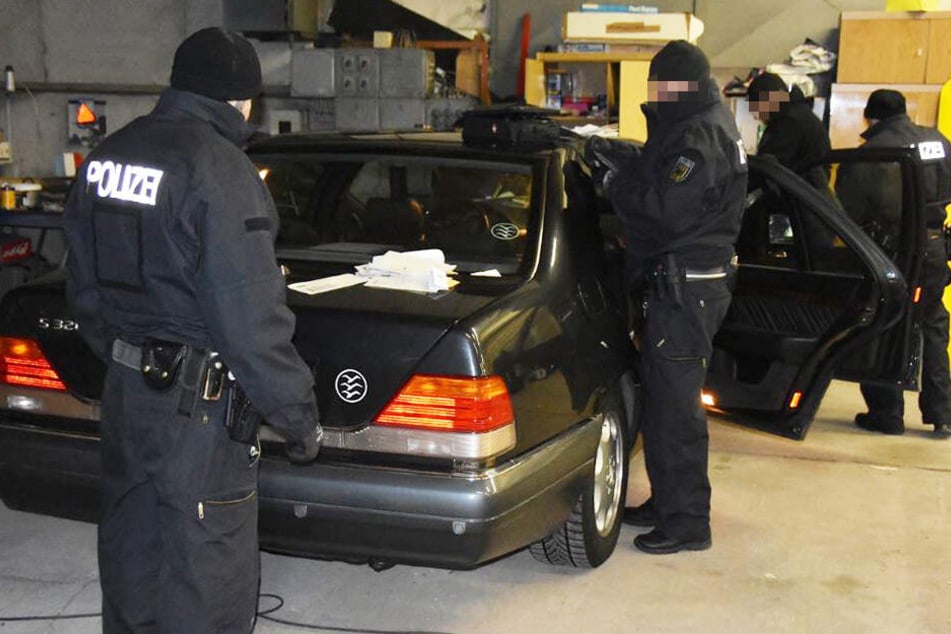 Die Bundespolizisten durchsuchten mehrere Objekte.