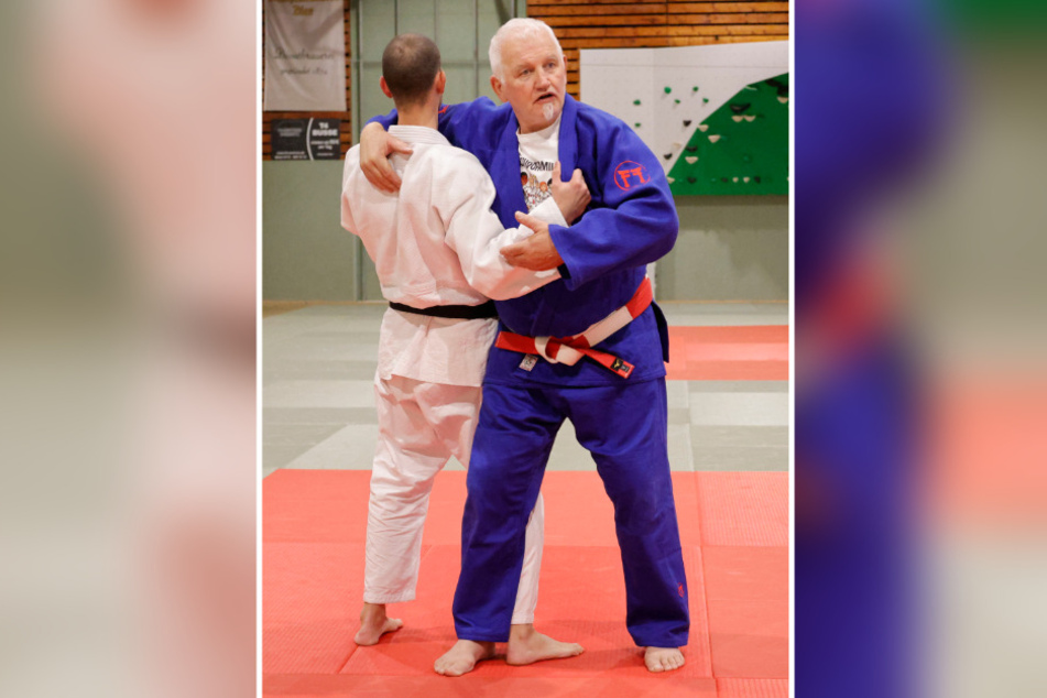 Franz Kofler (66) zeigte beim Polizeisportverein den Judosportlern technische Kniffe.