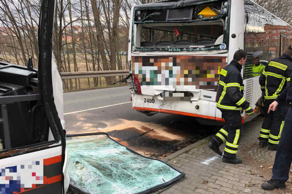 Die Busse fuhren ineinander, eine Busfahrerin wurde schwer verletzt.