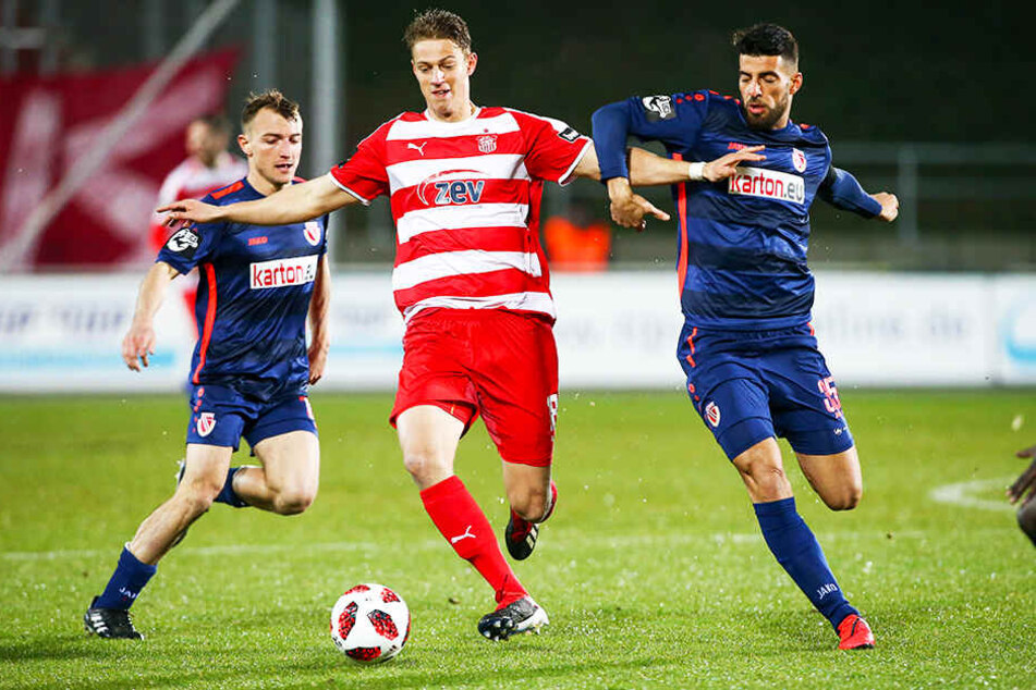 FSV-Angreifer Lion Lauberbach (M.) traf für Zwickau zum vorentscheidenden 2:0.