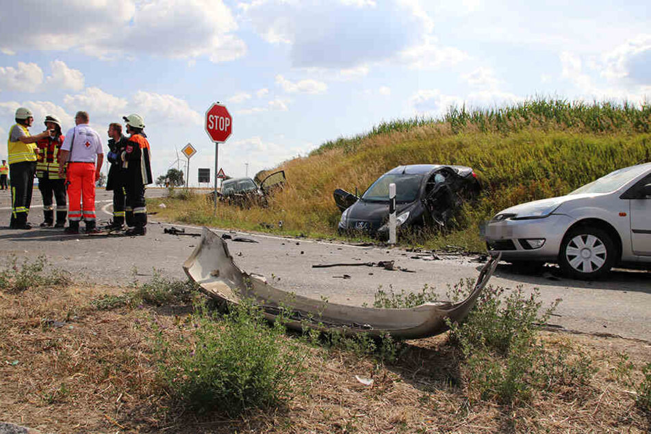 Zwei Menschen starben bei dem Unfall.