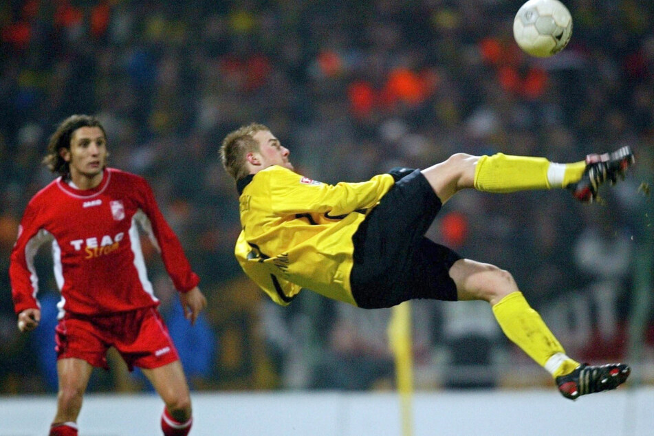 Mit diesem Fallrückzieher gelang Klemen Lavric im Dezember 2004 in Erfurt das Tor des Monats.
