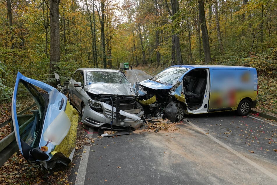 Die Unfall-Fahrzeuge haben nur noch Schrottwert.