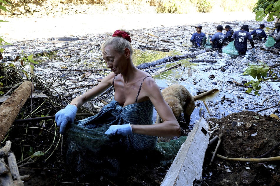 Müll-Flut auf Bali: Einige Touristen wandeln ihren geplanten Traumurlaub in eine Umweltaktion um.