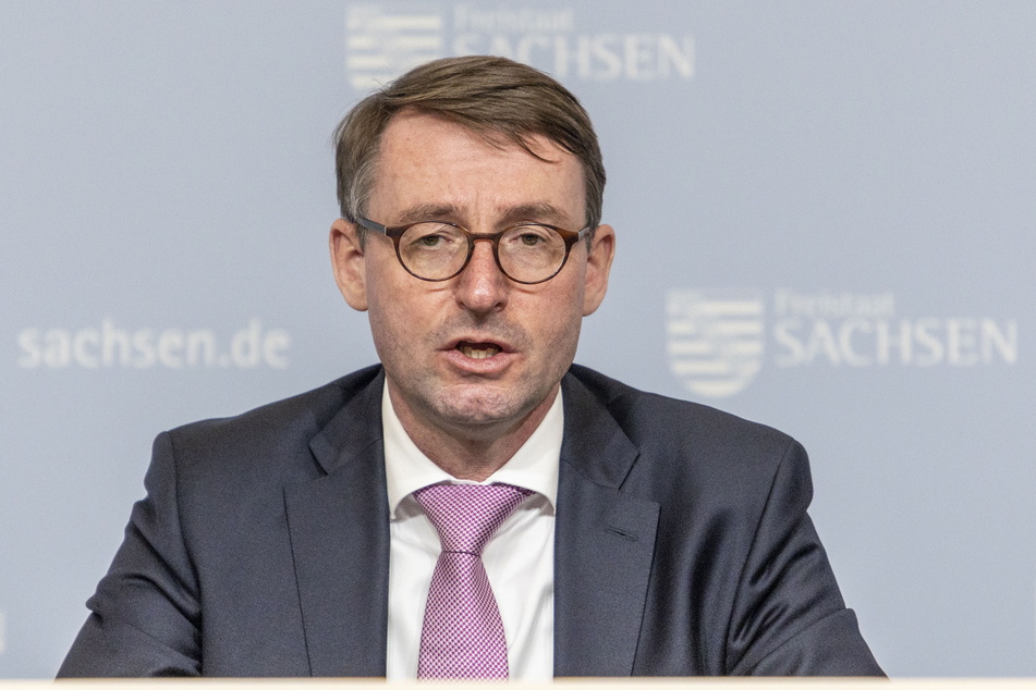 Sachsens Innenminister Roland Wöller (51, CDU) stellte am Dienstag die polizeiliche Kriminalstatistik vor.