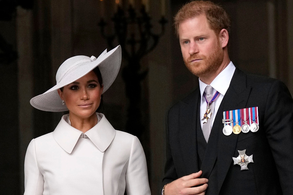 Prinz Harry (38) wird ohne seine Frau Meghan (41) zur Krönung seines Vaters nach London reisen.