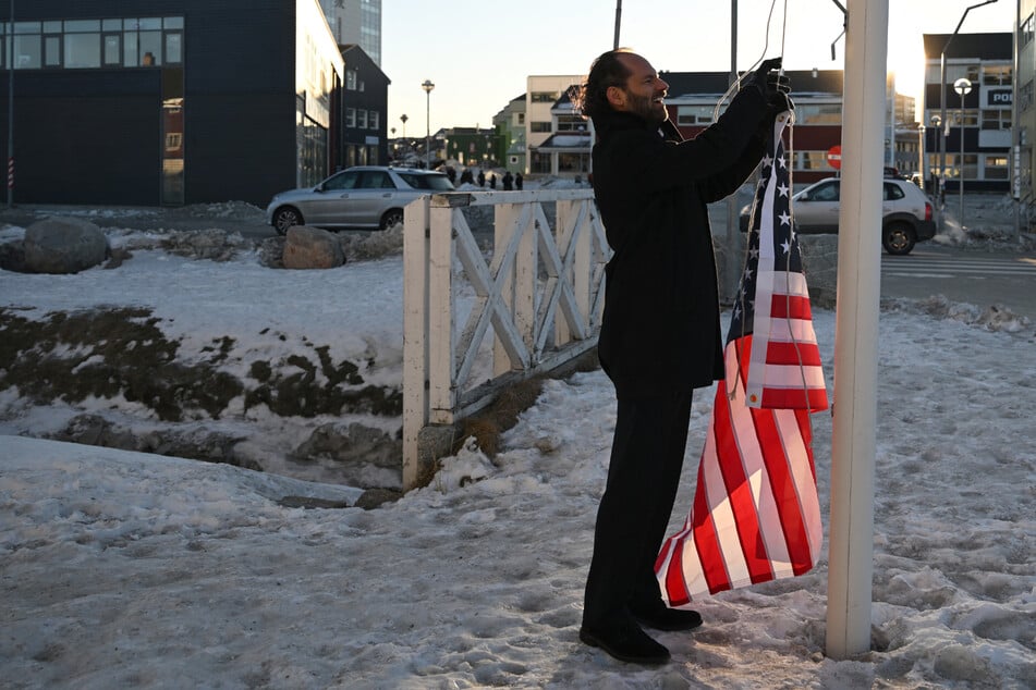 Für die Aktion musste das "Extra 3"-Team vor Ort ein Bußgeld bezahlen.