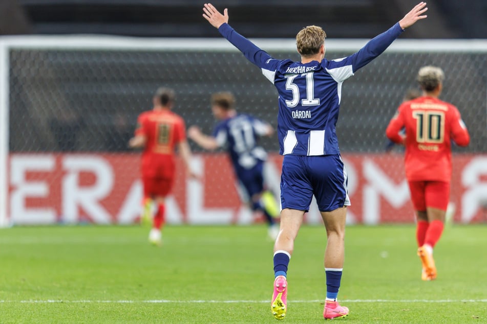 Marton Dardai freut sich über das 1:0.