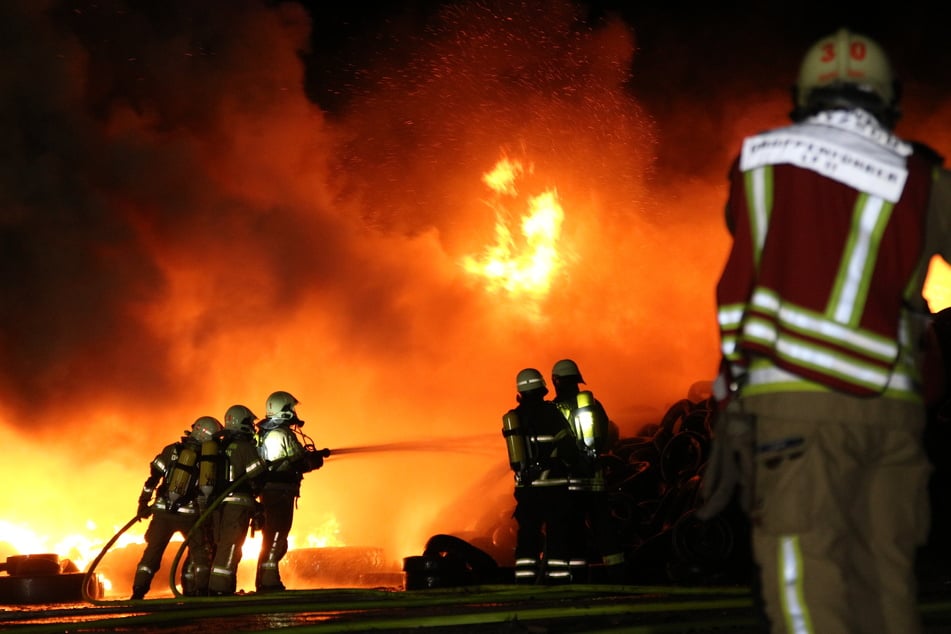 Verheerender Brand in Nordsachsen: Mehr als 100 Feuerwehrleute im Einsatz