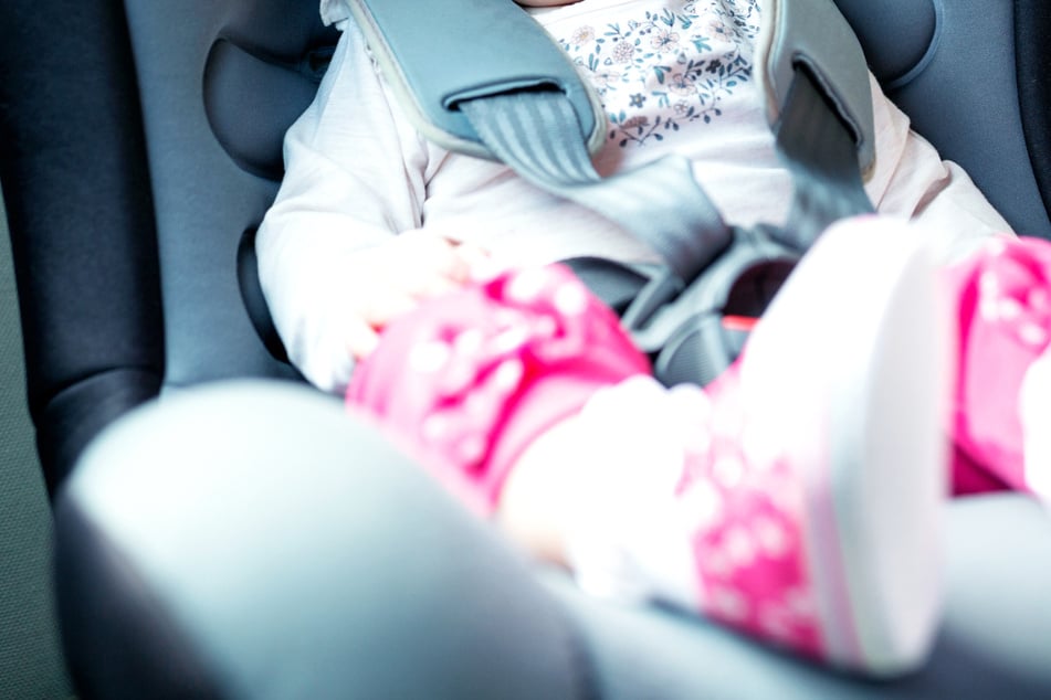Das Baby hatte Glück, blieb wohlauf. (Symbolbild)