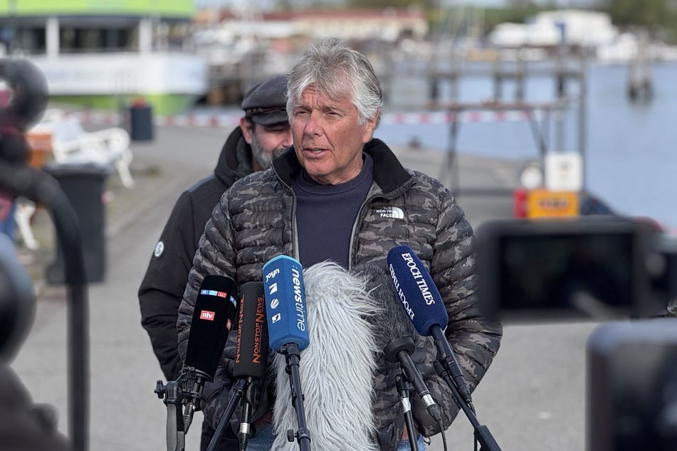 Er war Teil der "Free Willy"-Crew: Jeff Foster gibt am Sonntagnachmittag ein Statement ab.