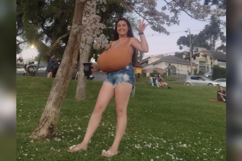 À certaines périodes, ses seins pesaient douze kilos.