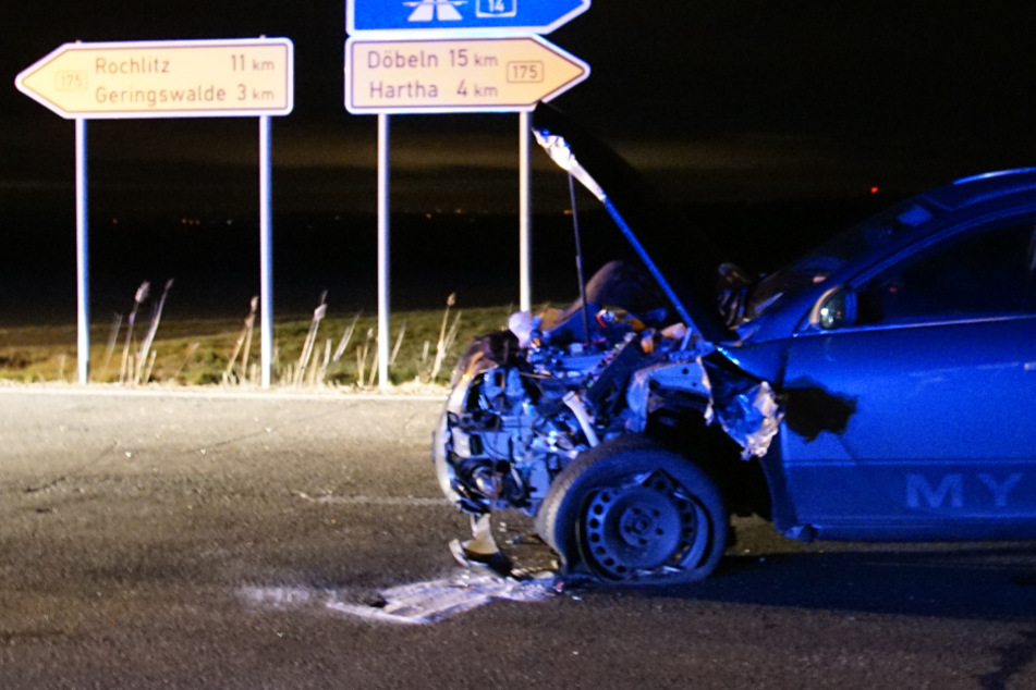 Auf der B175 stießen ein Opel und ein VW Caddy zusammen.