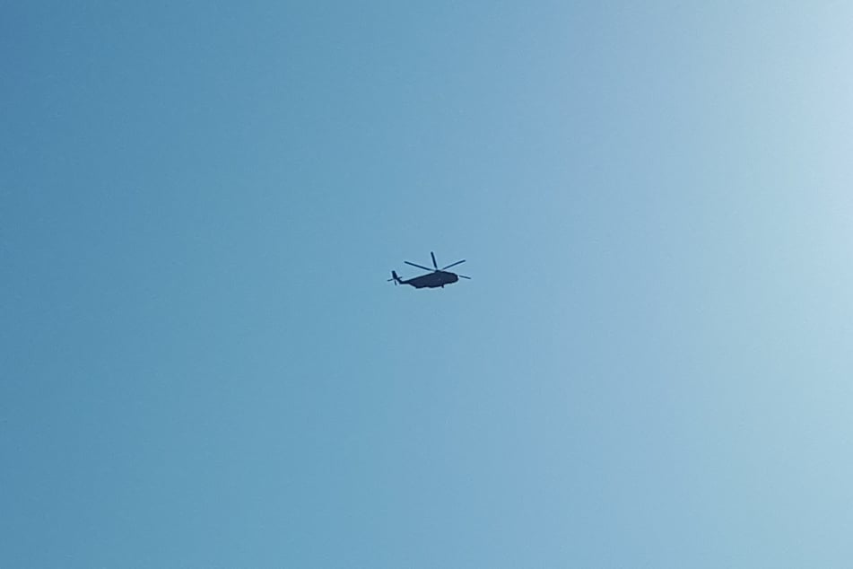 Ein Militärhubschrauber sorgte am Donnerstagvormittag über Dresden für Aufsehen.