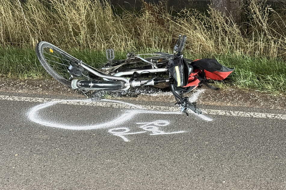 Das Fahrrad wurde ebenfalls schwer beschädigt.