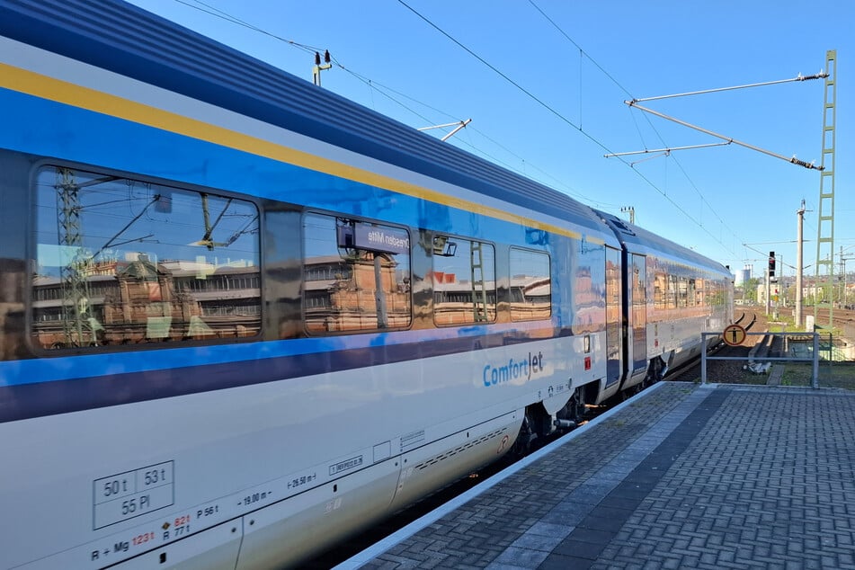 Der Zug verfügt in der ersten Klasse über einen Ruhebereich im Steuerwagen.