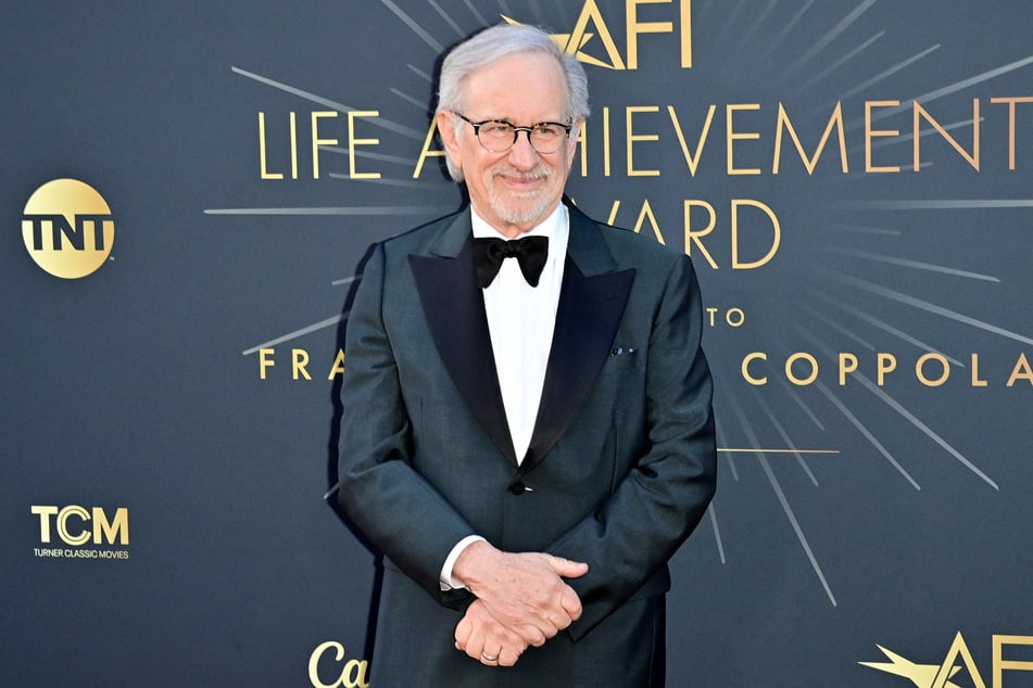 Anlässlich des 50. Geburtstags des US-Thrillers "Der weiße Hai" erscheint ein Dokumentarfilm, in dem Regisseur Steven Spielberg über seine Erinnerungen an die Dreharbeiten spricht.