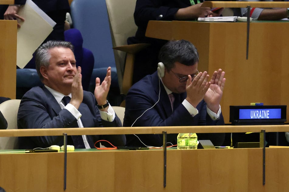 Ukraine's delegation to the UN applauds the result of the vote to condemn Russia's invasion.