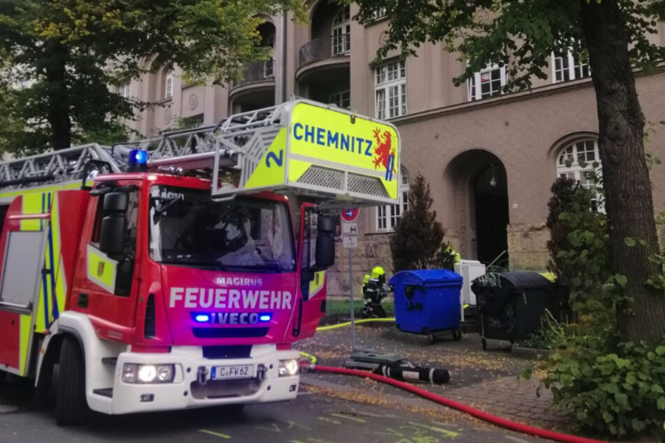 Die Feuerwehr rückte in die Barbarossastraße aus.