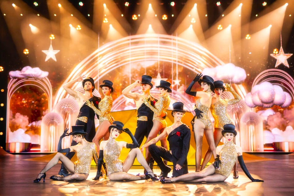 Das Ballett-Ensemble zeigt kraftvolle Choreografien, die im Licht der Bühne richtig zur Geltung kommen.