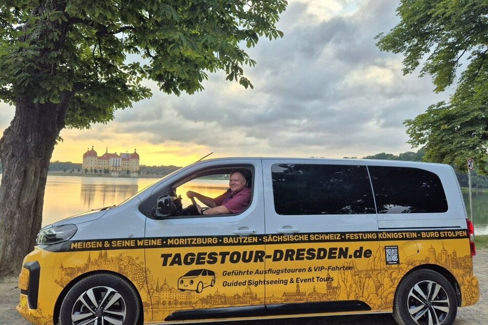 Herr Steffen freut sich darauf, Euch in seinem Kleinbus durch das Land zu führen.