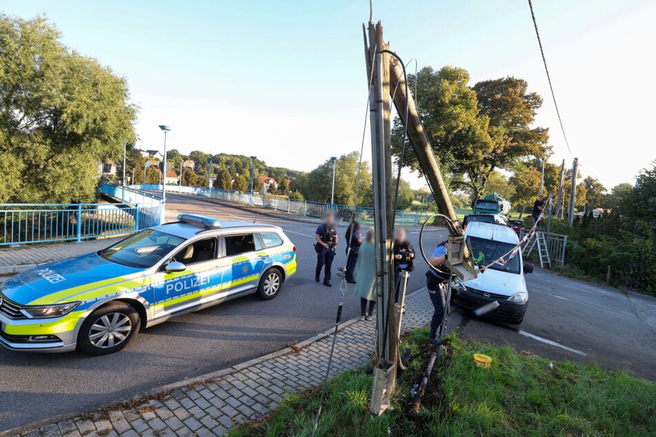 In Remse krachte ein Transporter am Freitagmorgen gegen einen Telefonmast.