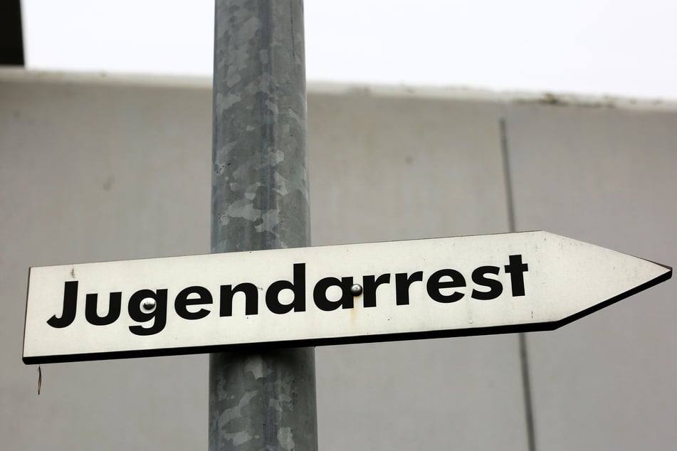 Der Jugendliche muss sich nun gleich zwei Strafanzeigen stellen. (Symbolbild)