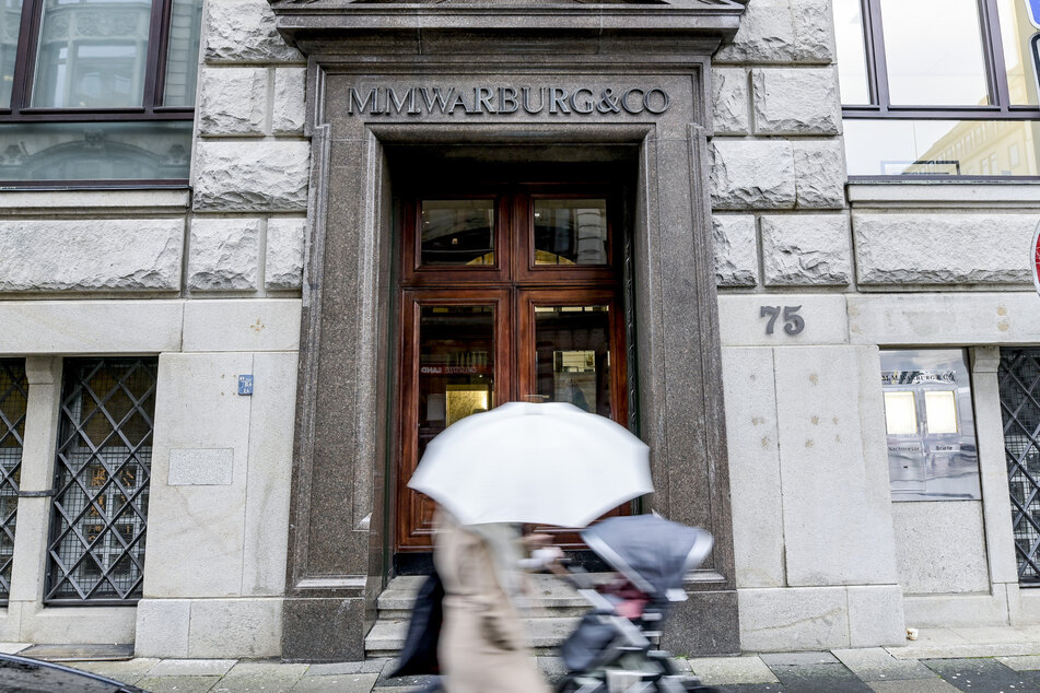 Die Tagebücher waren bei den Ermittlungen gegen den früheren Warburg-Bank-Gesellschafter Christian Olearius (80) sichergestellt worden.