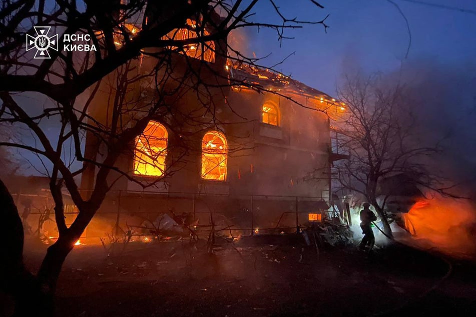 Russia pummels Ukraine in deadly attack ahead of Zelensky's visit to the US