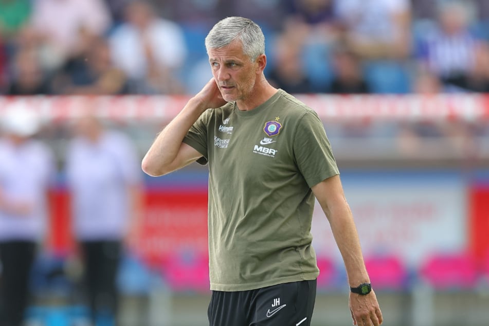 Fehlende Tore und individuelle Fehler kann nicht allein Aue-Coach Jens Härtel (56) verantworten.