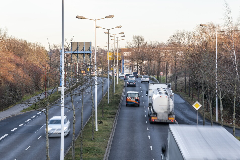 Auf dem Südring, zwischen Helbersdorfer Straße und Dr.-Salvador-Allende-Straße gilt ab sofort Tempo 50.