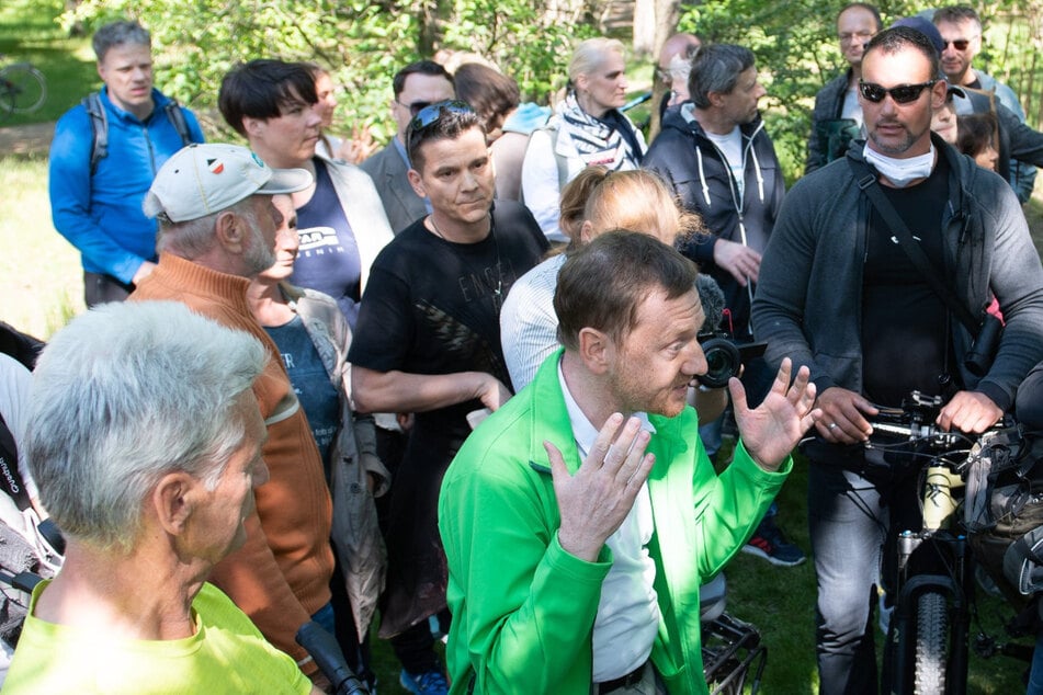 "In einem Pulk umringt": MP Kretschmer will seine Masken-Strafe zahlen