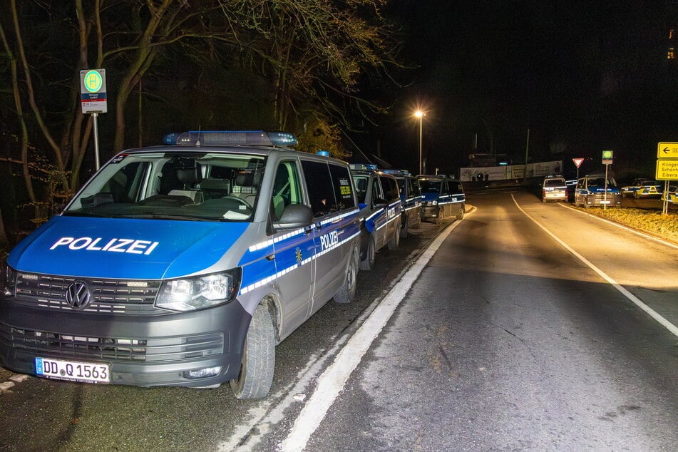 Die Polizei war am Mittwochabend mit einem Großaufgebot von Einsatzkräften in Wolfsgrün vor Ort.