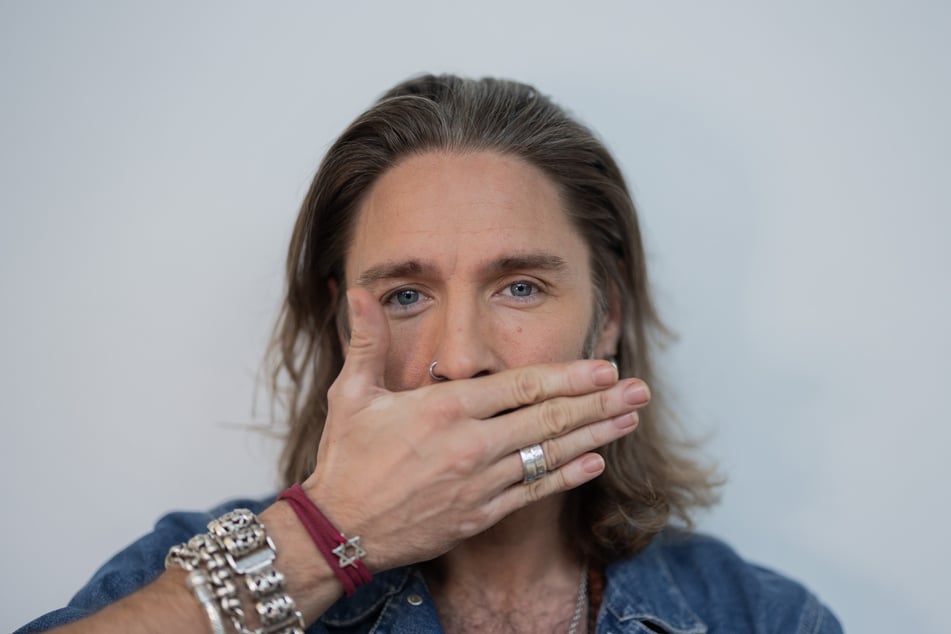 Gil Ofarim (43) hatte im Oktober 2021 in einem Video Antisemitismus-Vorwürfe gegen einen Mitarbeiter des Leipziger Hotels "Westin" erhoben. Später hatte er vor Gericht eingeräumt, gelogen zu haben.