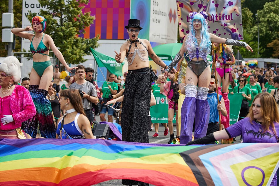 Zum Christopher Street Day (CSD) in Berlin werden in diesem Jahr wieder Hunderttausende Teilnehmer erwartet. (Archivfoto)