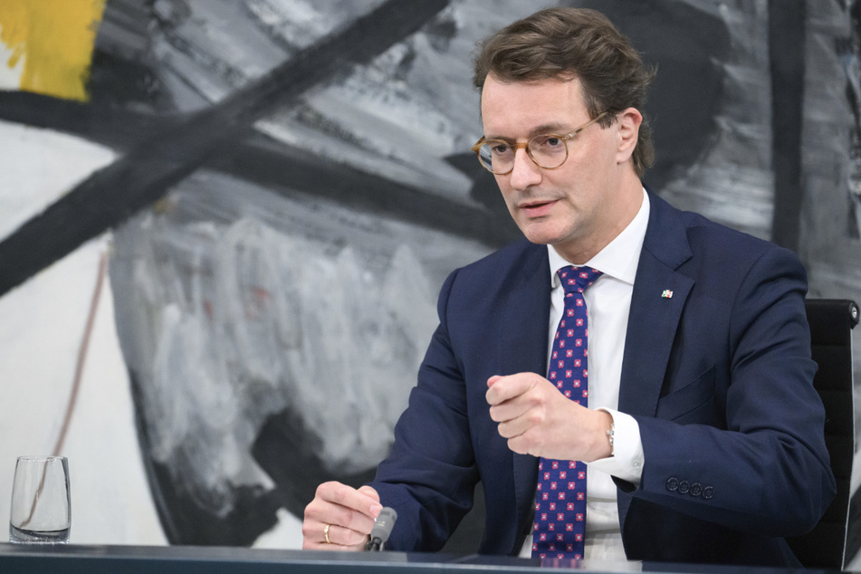 NRW-Chef Hendrik Wüst stellt sich gegen den Bund: Gaspreisbremse bereits ab Januar?
