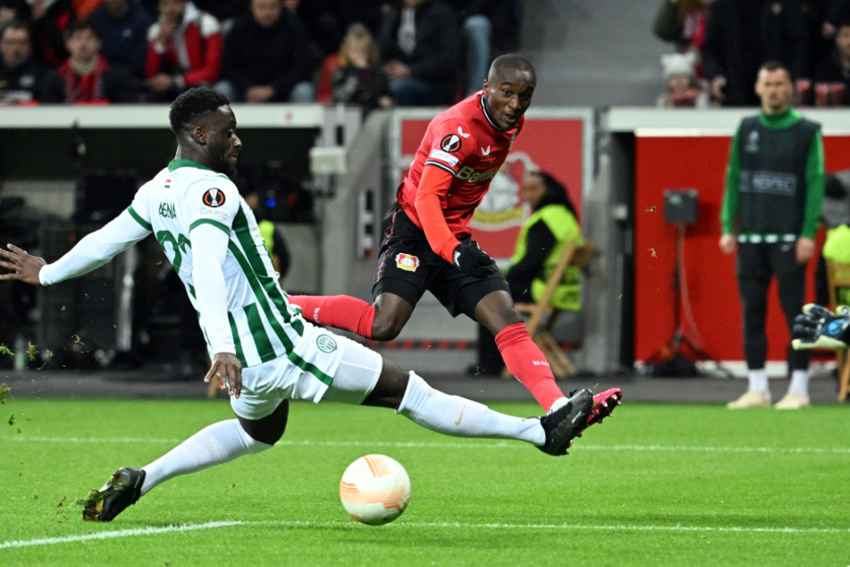 Moussa Diaby (24, r.) und sein Tempo wird Bayer Leverkusen fehlen.